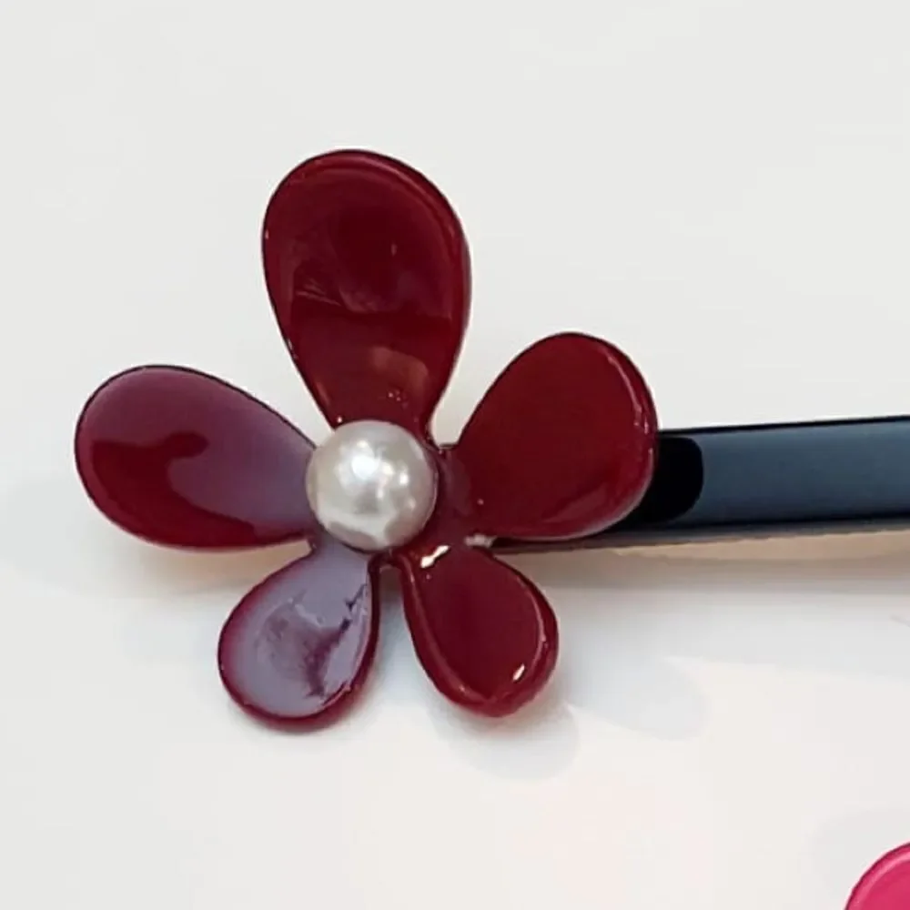 Hair clip flower format Pearl in the middle duck clip